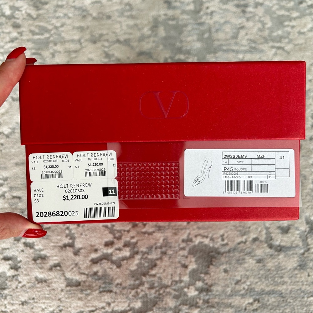 New Valentino Garavani V-Logo Pumps - Picture 3 of 11